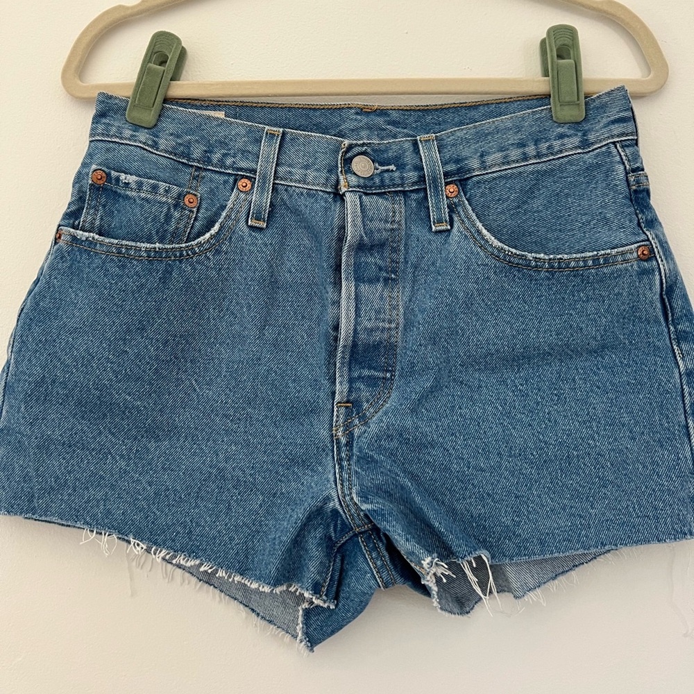 Vintage Levi’s 501 denim shorts in classic blue wash. NWOT